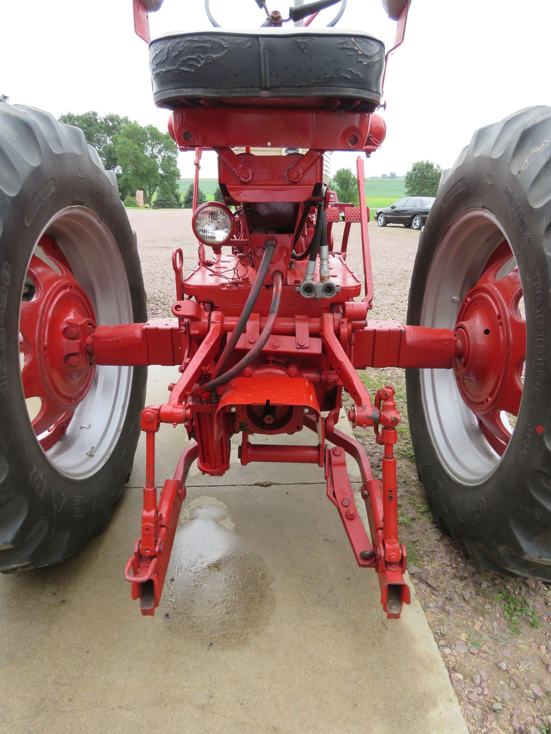 1961 International Farmall 560 Tractor