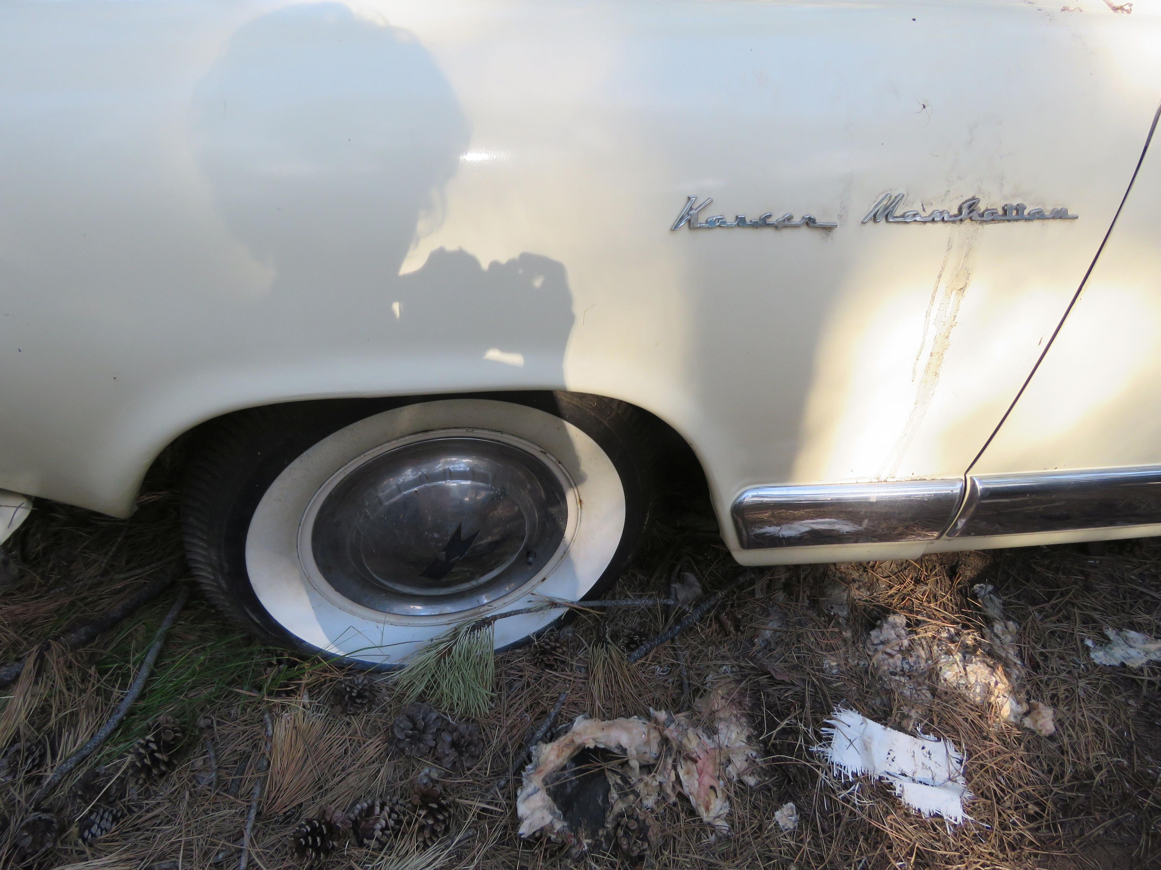 1954 Kaiser Manhattan 2dr Sedan