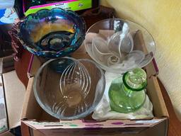 Box of 4 misc glass pieces