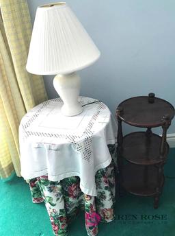 2- tables/lamp