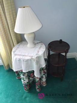2- tables/lamp