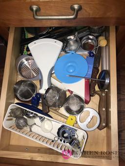 silverware/kitchen utensils