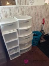 Plastic containers /wastebasket/sweeper