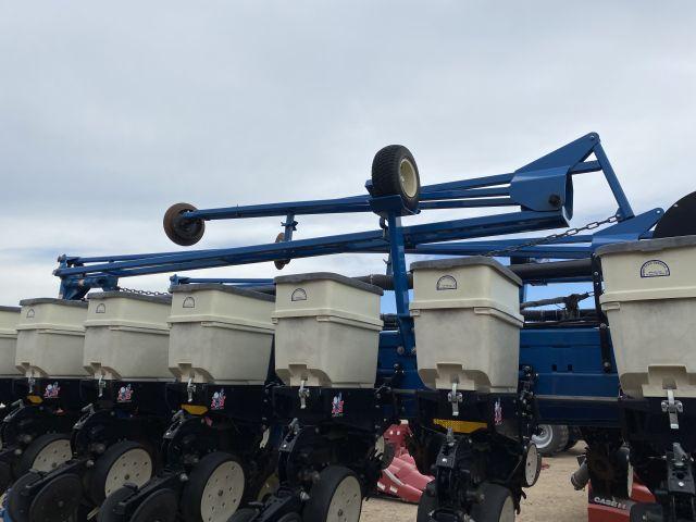 Kinze 3700 Planter