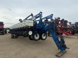 Kinze 3700 Planter