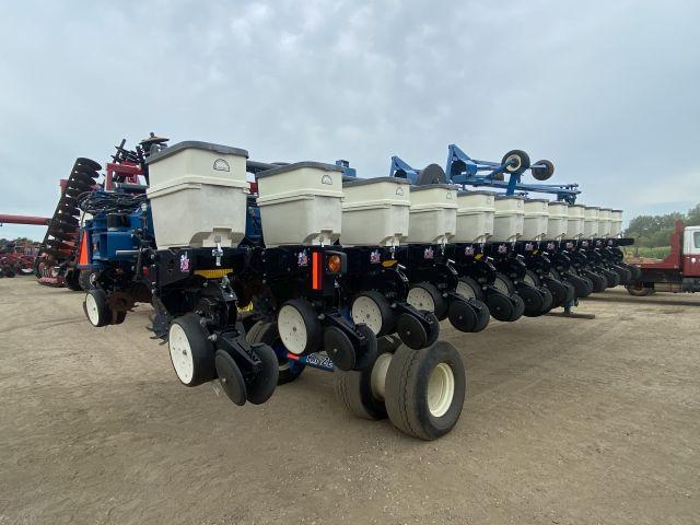 Kinze 3700 Planter