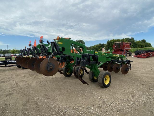 2011 John Deere 2700 Ripper