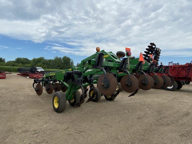 2011 John Deere 2700 Ripper
