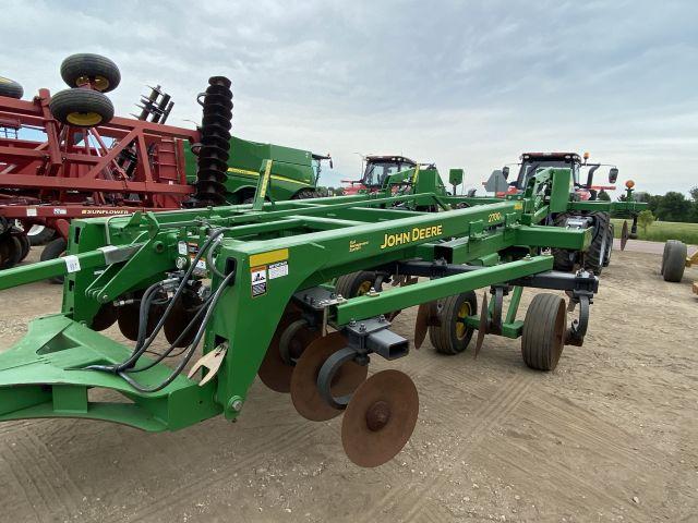2011 John Deere 2700 Ripper