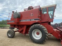 IH 1440 Combine