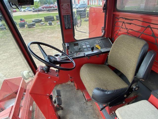 IH 1440 Combine