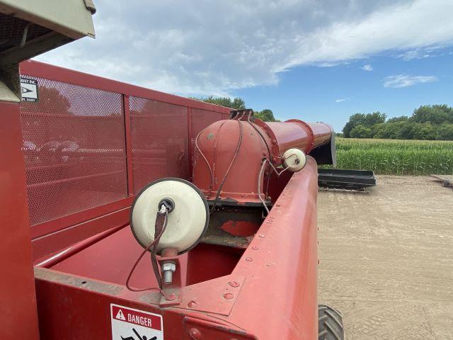 IH 1440 Combine
