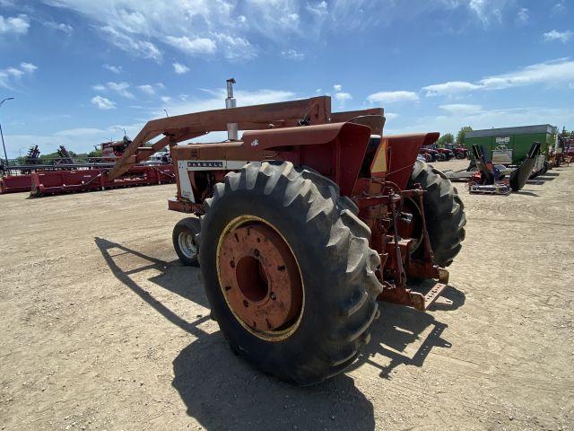 Farmall 806 Tractor