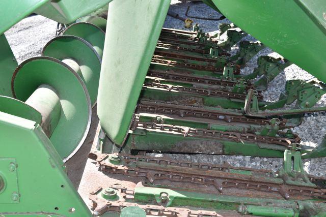 JD 693 Corn Head