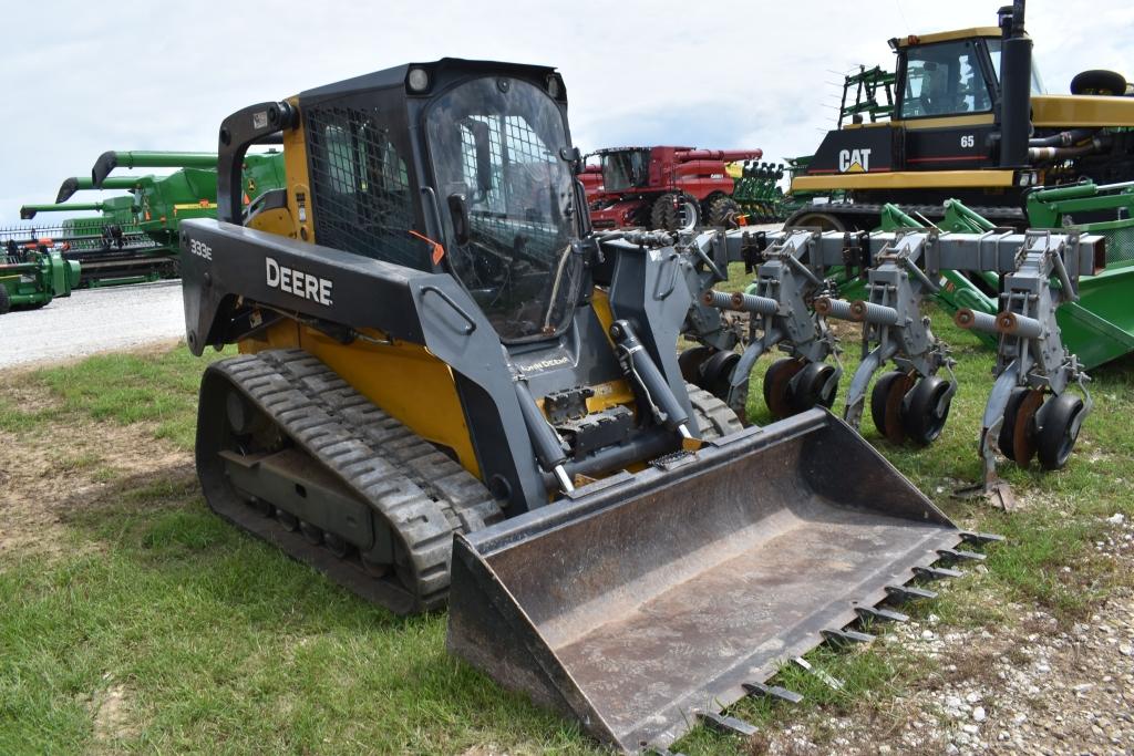 John Deere 333E Skidloader