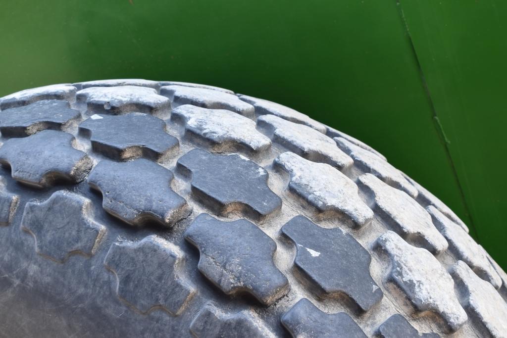2004 Frontier 1108 Grain Cart