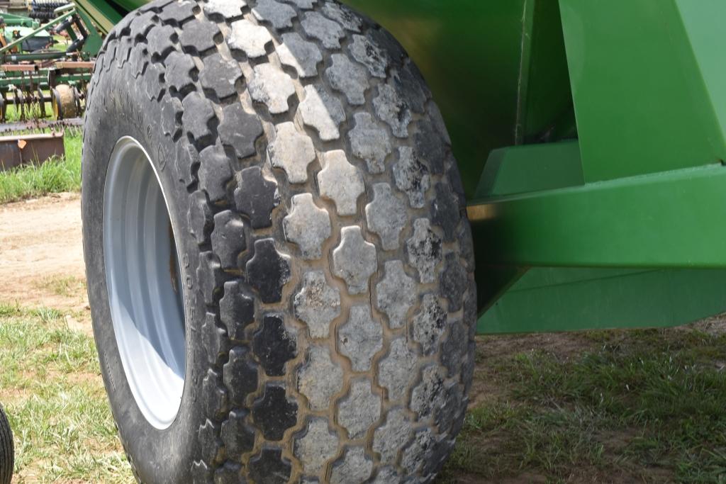 2004 Frontier 1108 Grain Cart