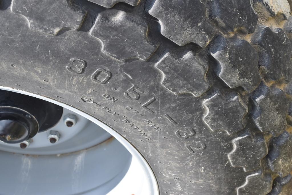 2004 Frontier 1108 Grain Cart