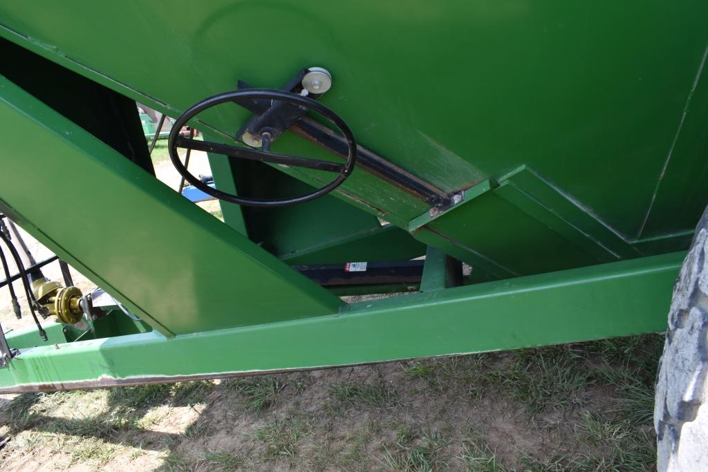 2004 Frontier 1108 Grain Cart