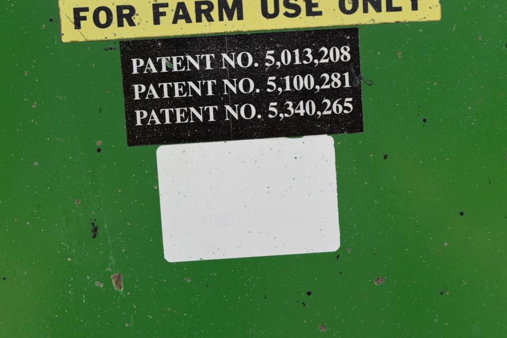 2004 Frontier 1108 Grain Cart