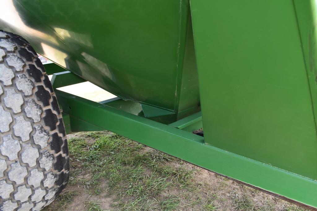 2004 Frontier 1108 Grain Cart