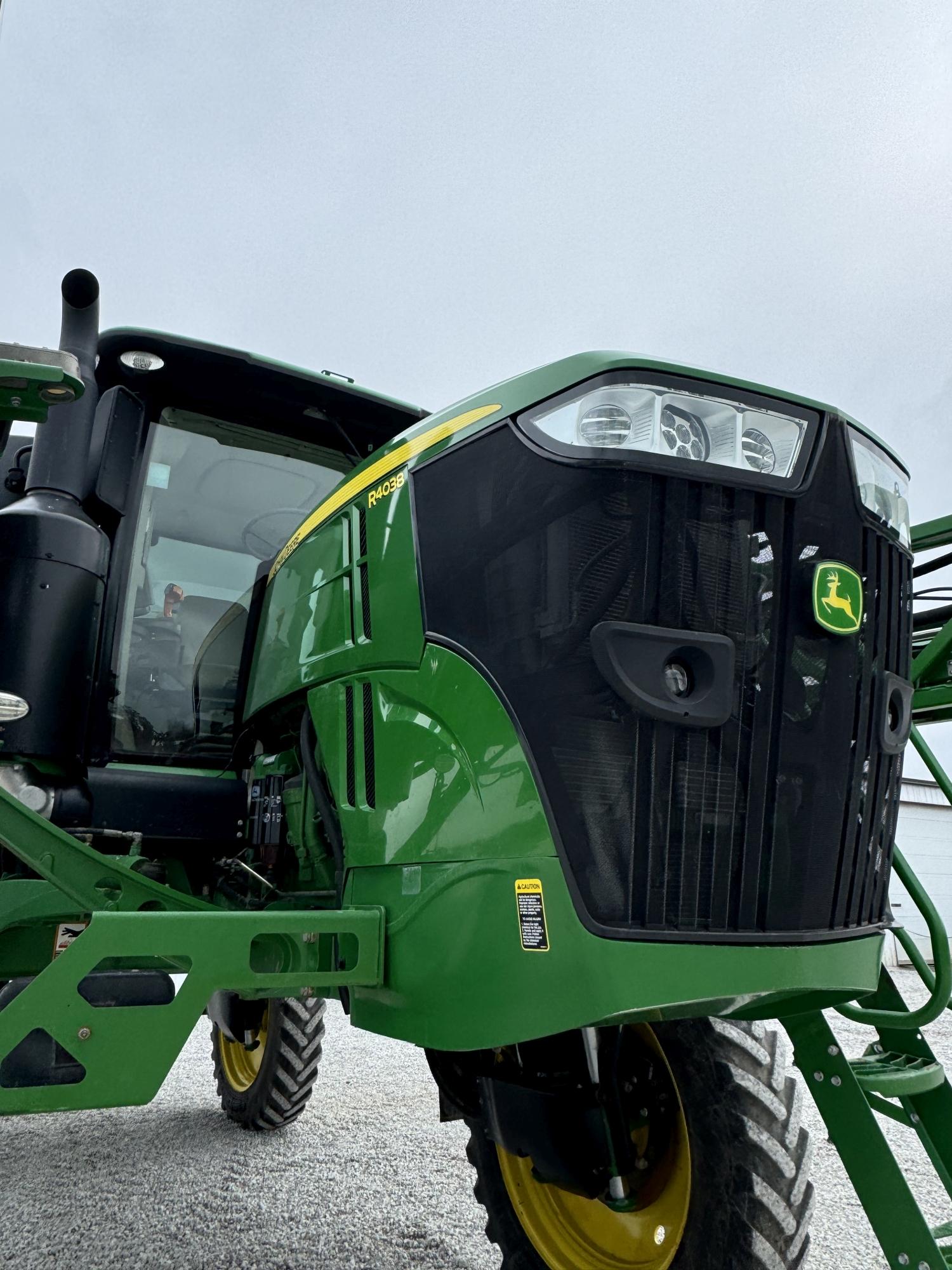 John Deere R4038 Sprayer, 2019