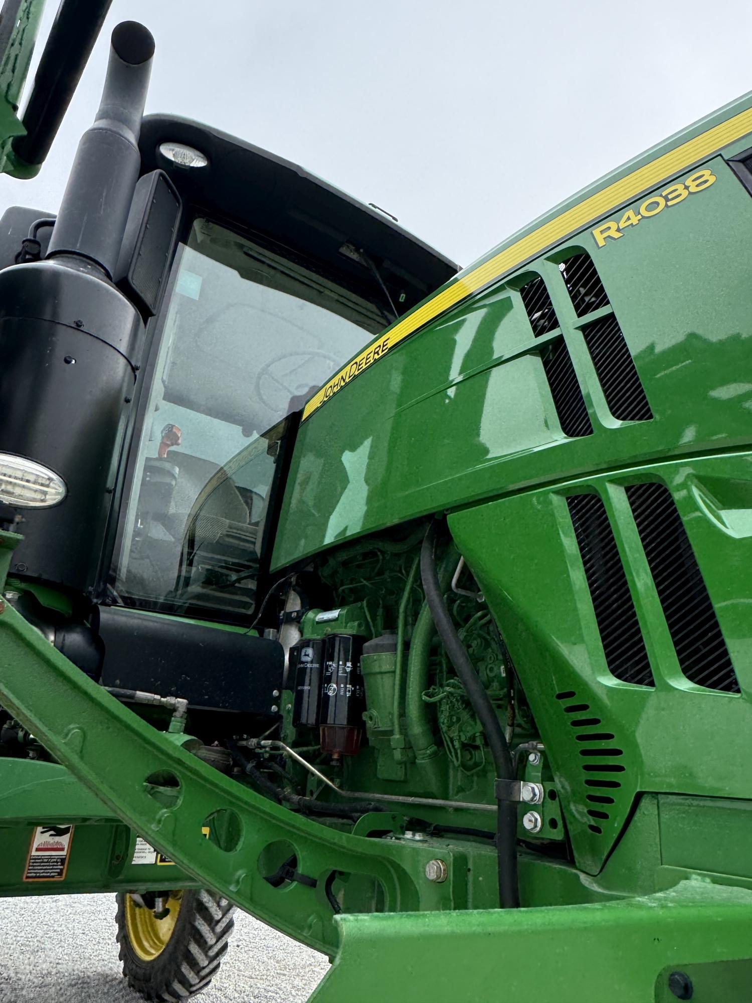 John Deere R4038 Sprayer, 2019