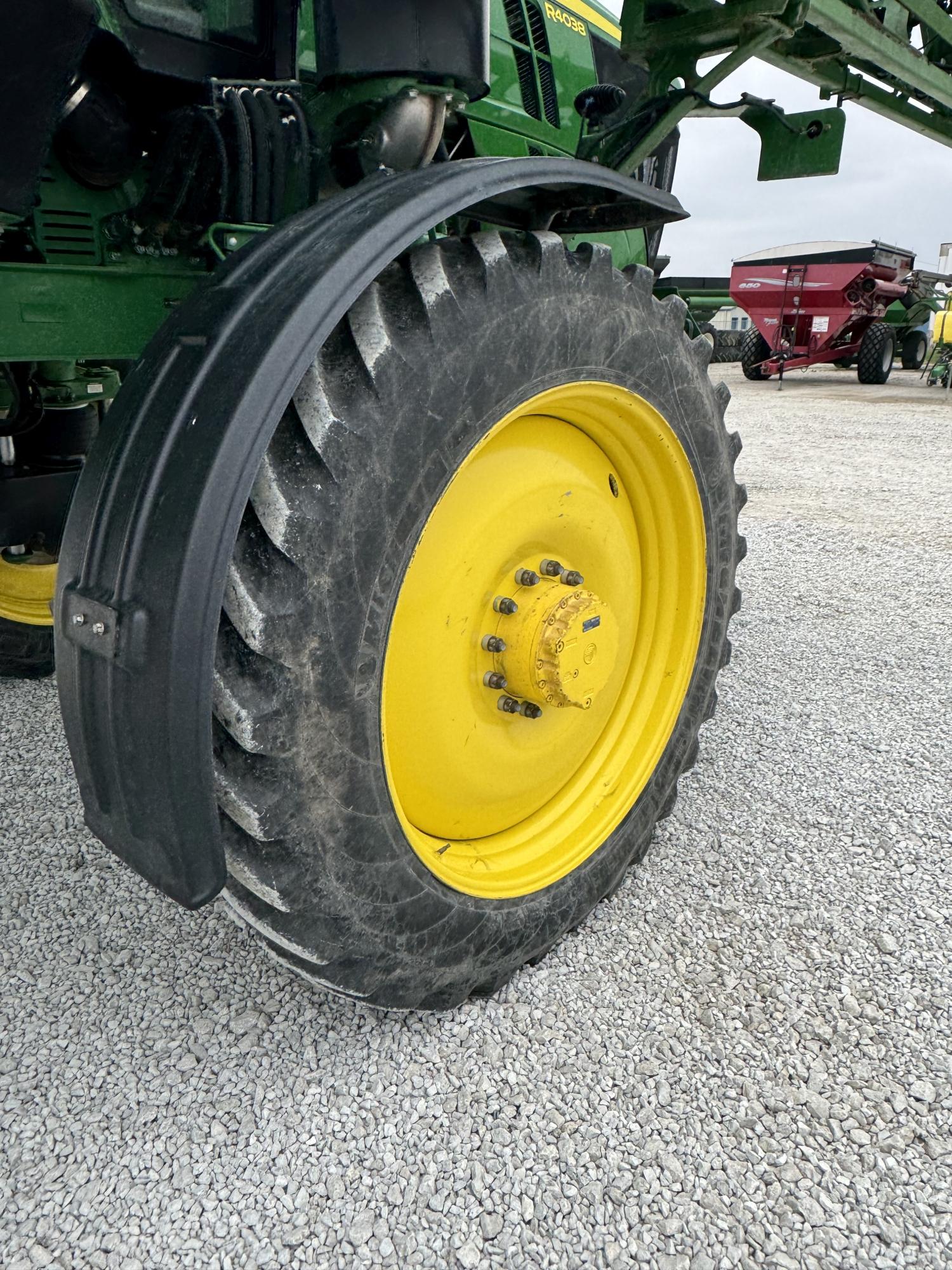 John Deere R4038 Sprayer, 2019