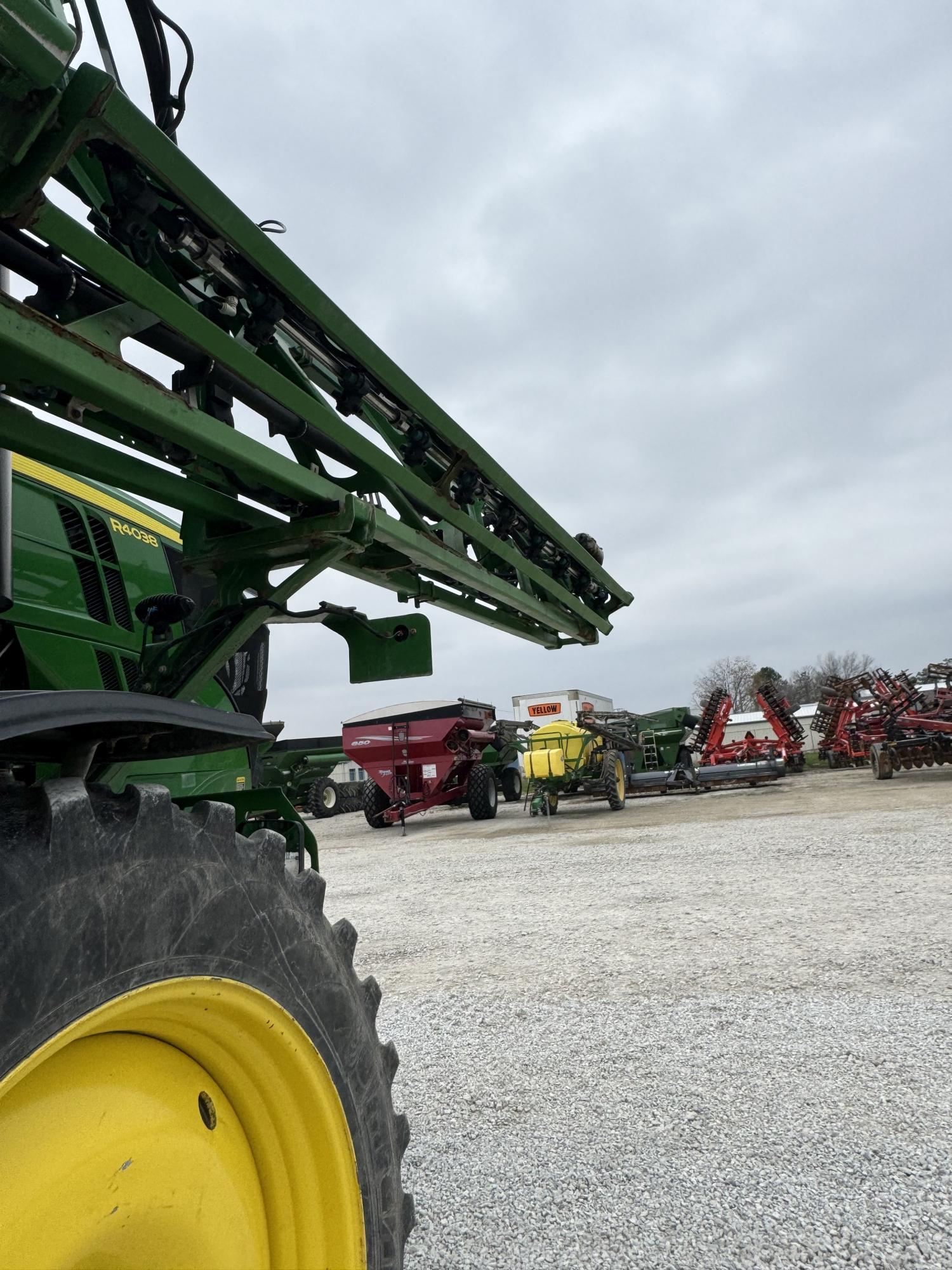 John Deere R4038 Sprayer, 2019