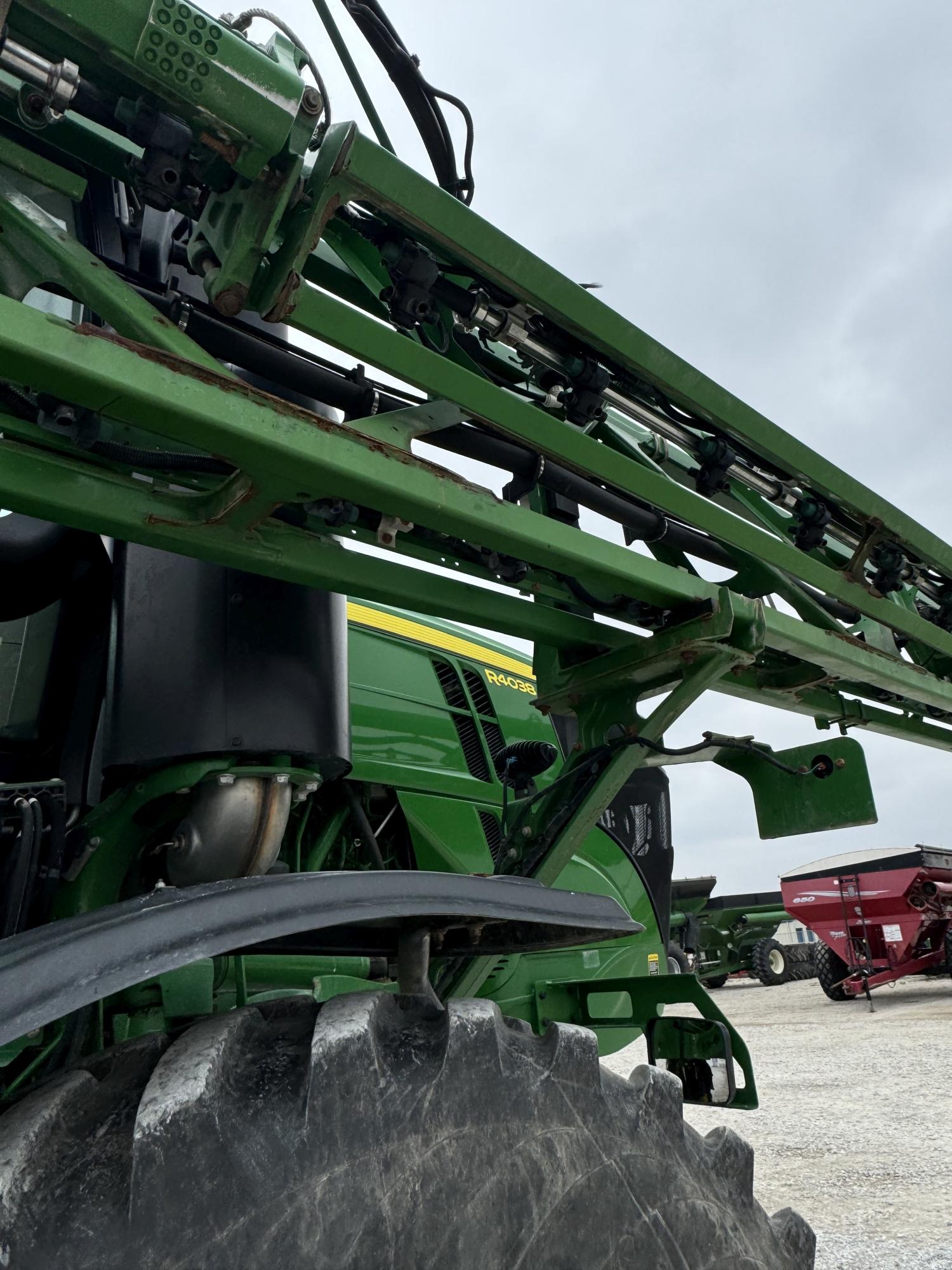 John Deere R4038 Sprayer, 2019