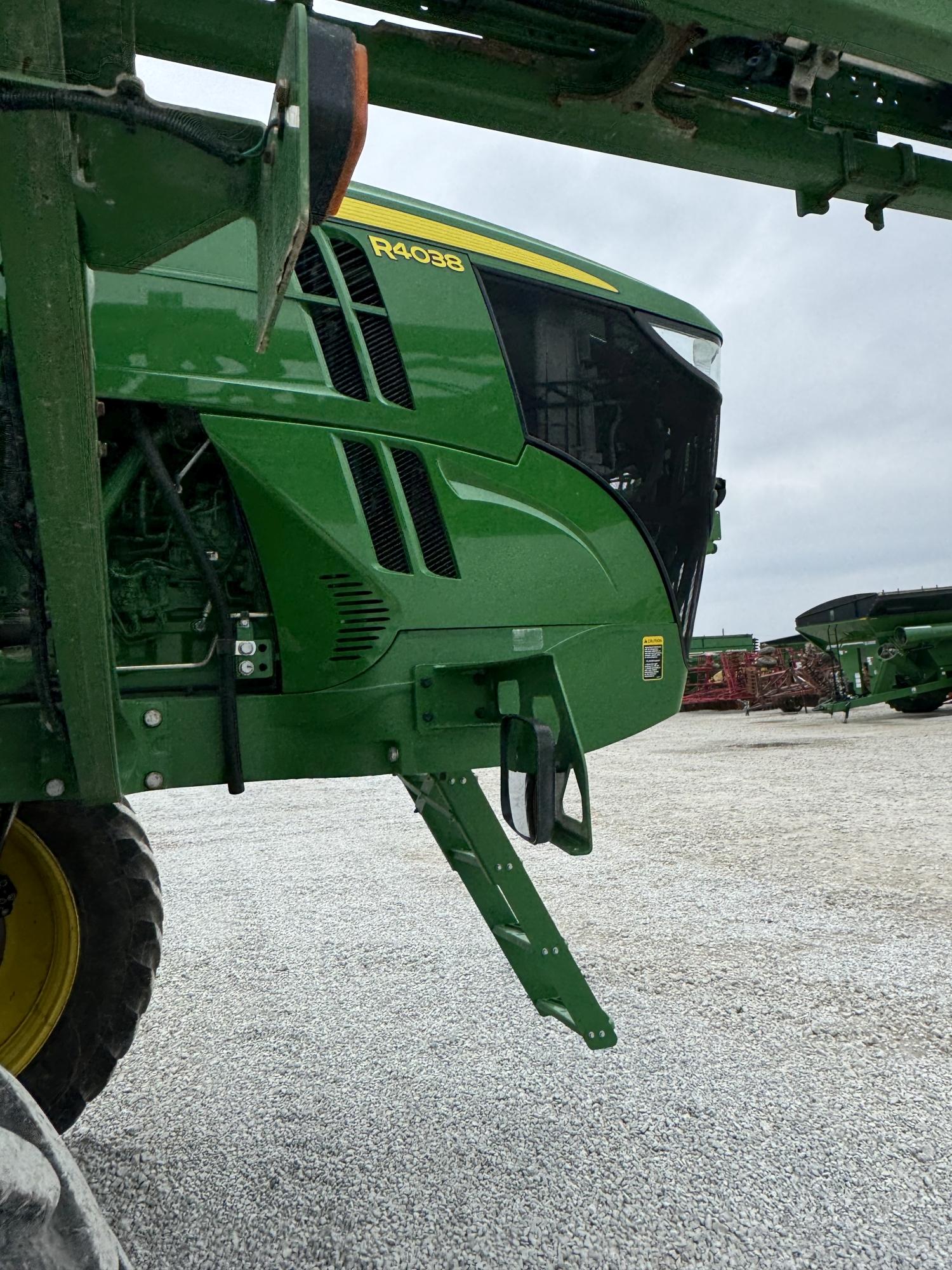 John Deere R4038 Sprayer, 2019