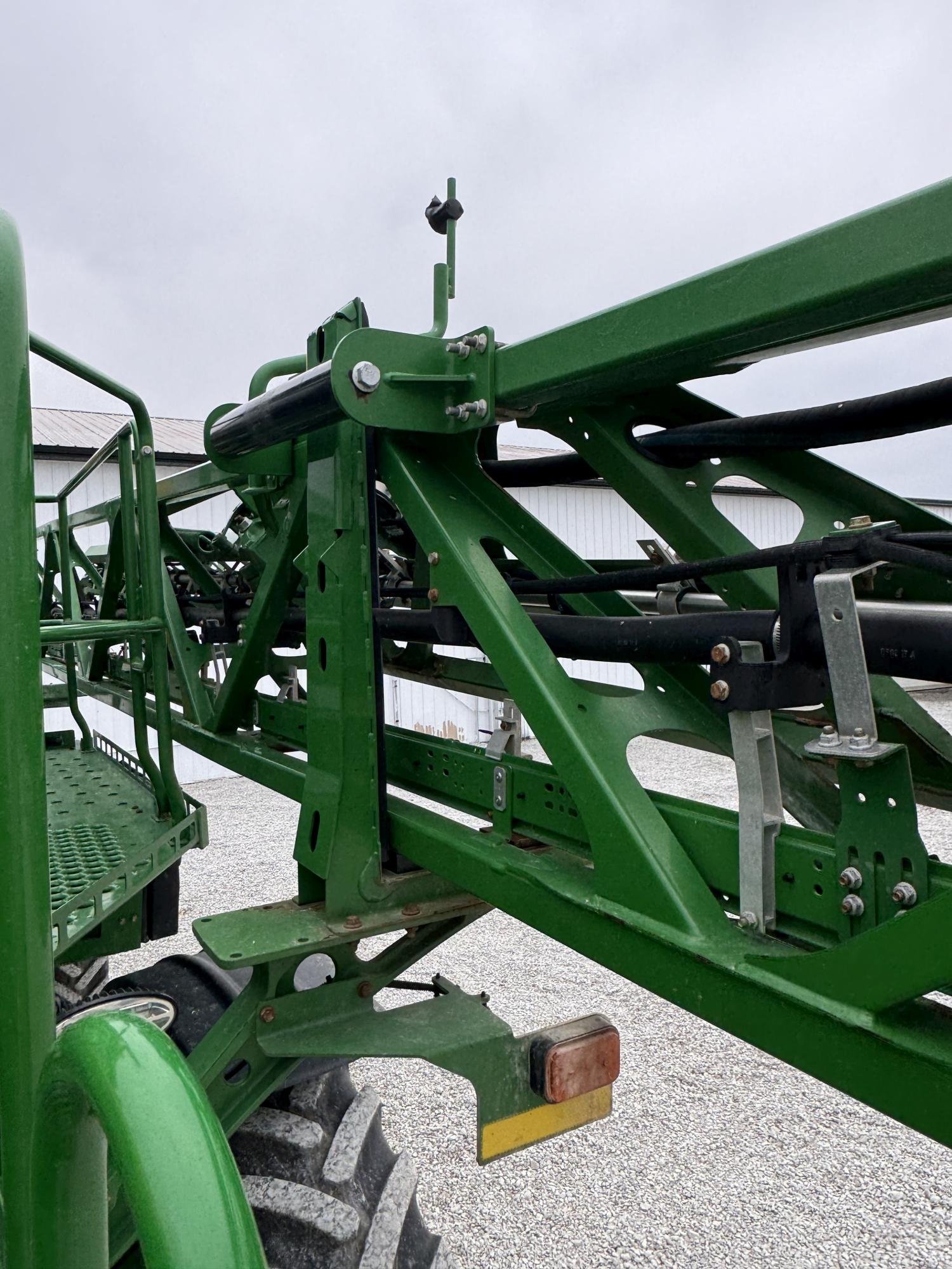 John Deere R4038 Sprayer, 2019