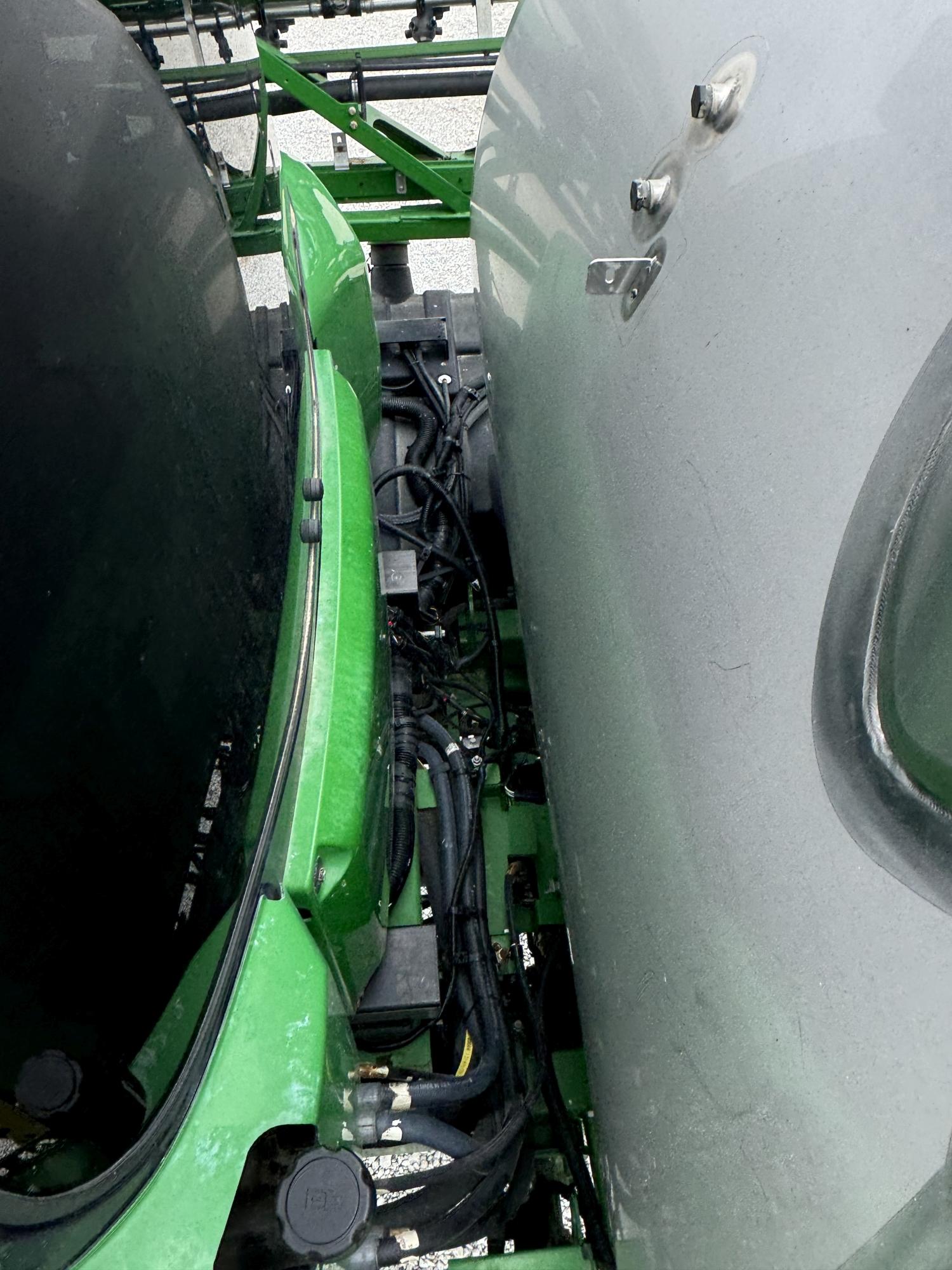 John Deere R4038 Sprayer, 2019