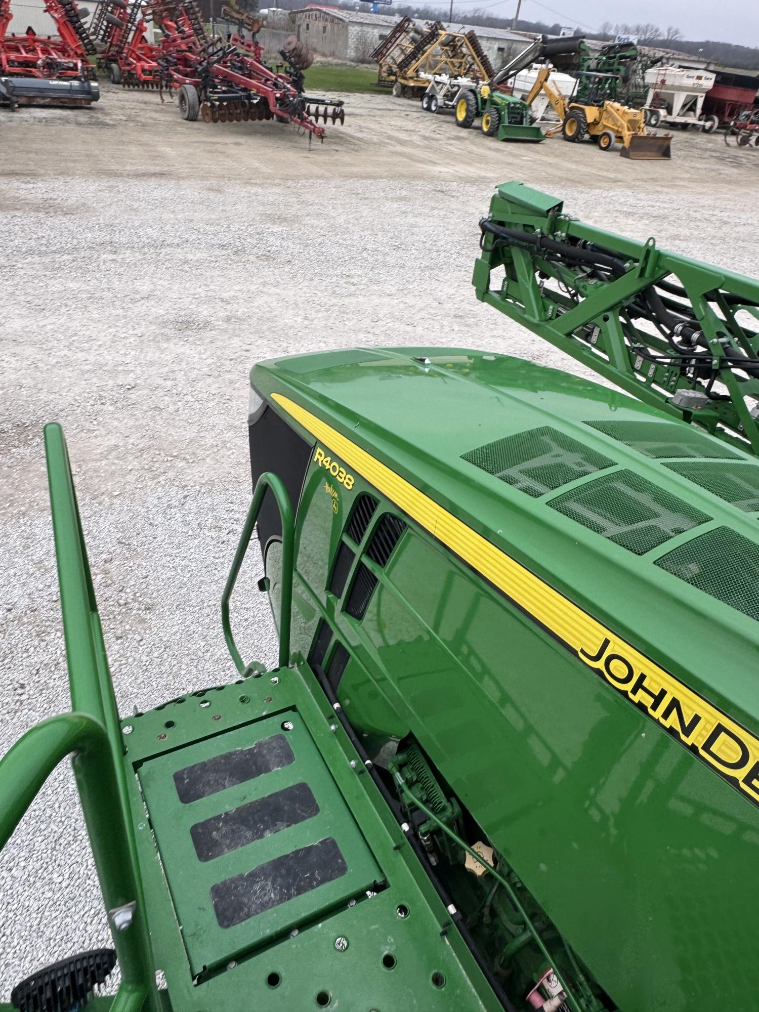 John Deere R4038 Sprayer, 2019