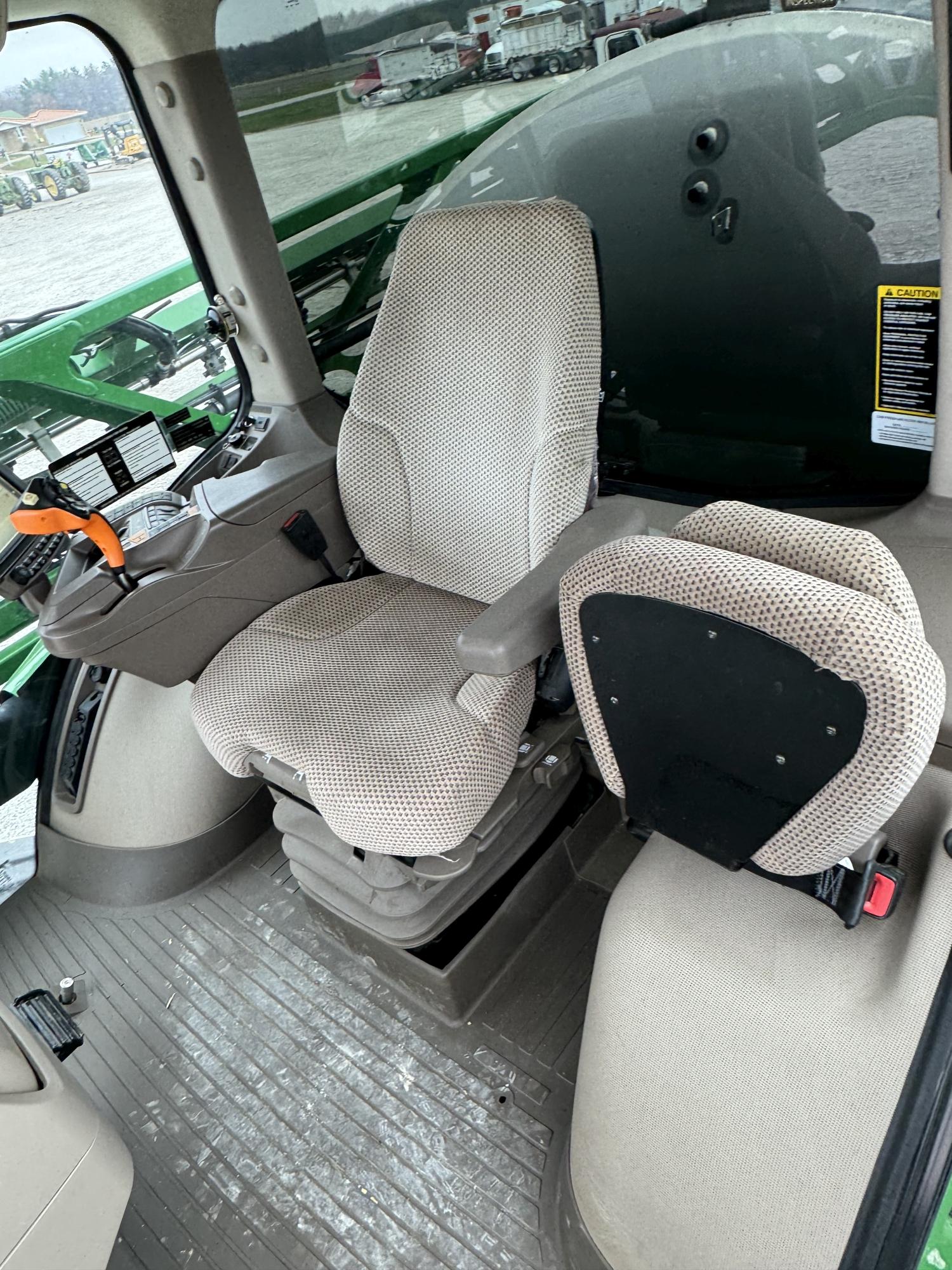 John Deere R4038 Sprayer, 2019