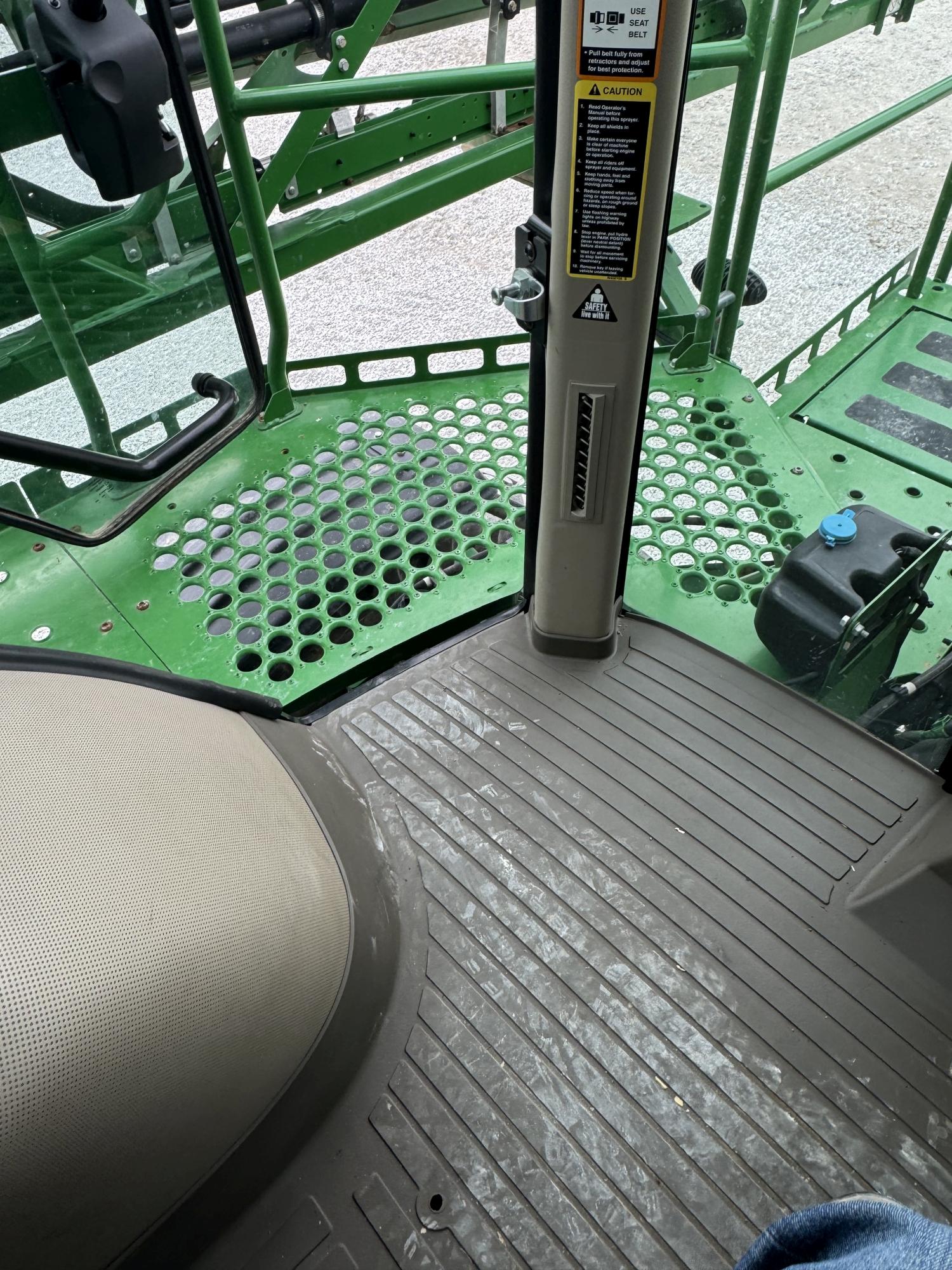 John Deere R4038 Sprayer, 2019