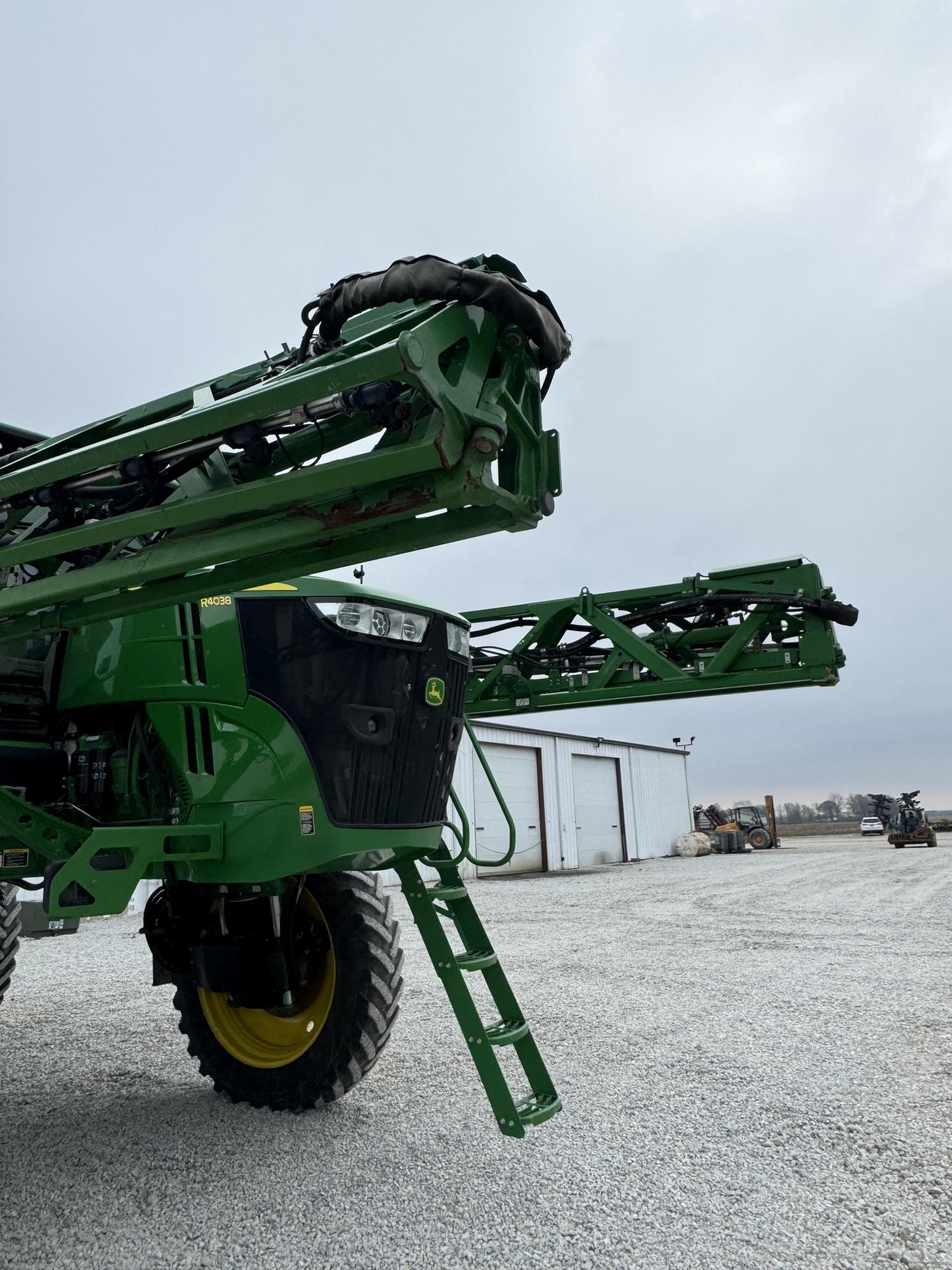 John Deere R4038 Sprayer, 2019