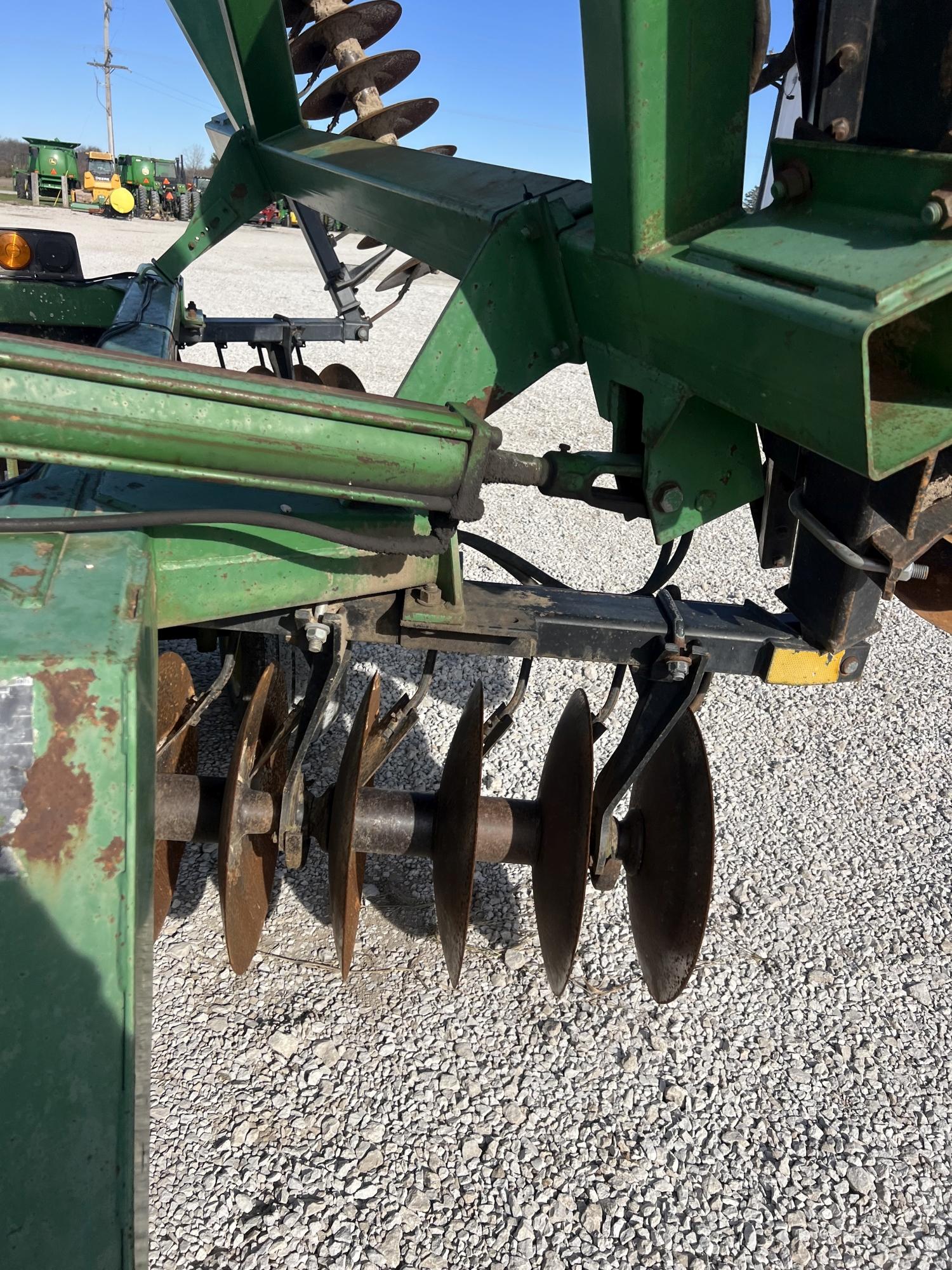 John Deere 630 Disk