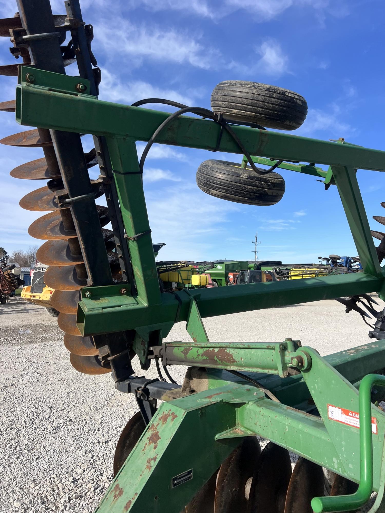 John Deere 630 Disk