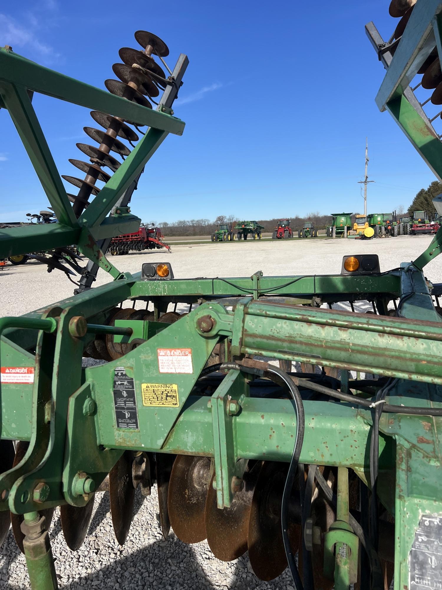John Deere 630 Disk