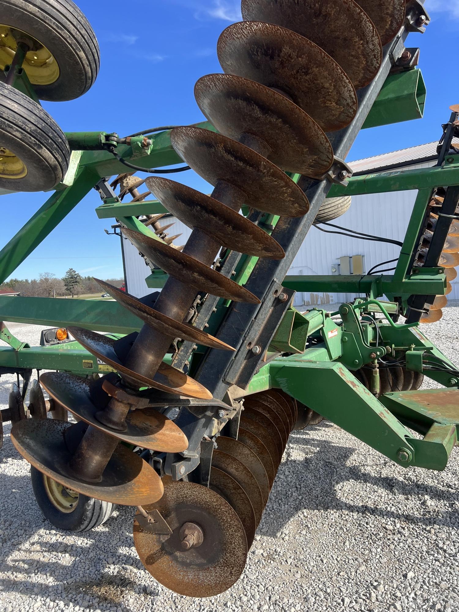 John Deere 630 Disk
