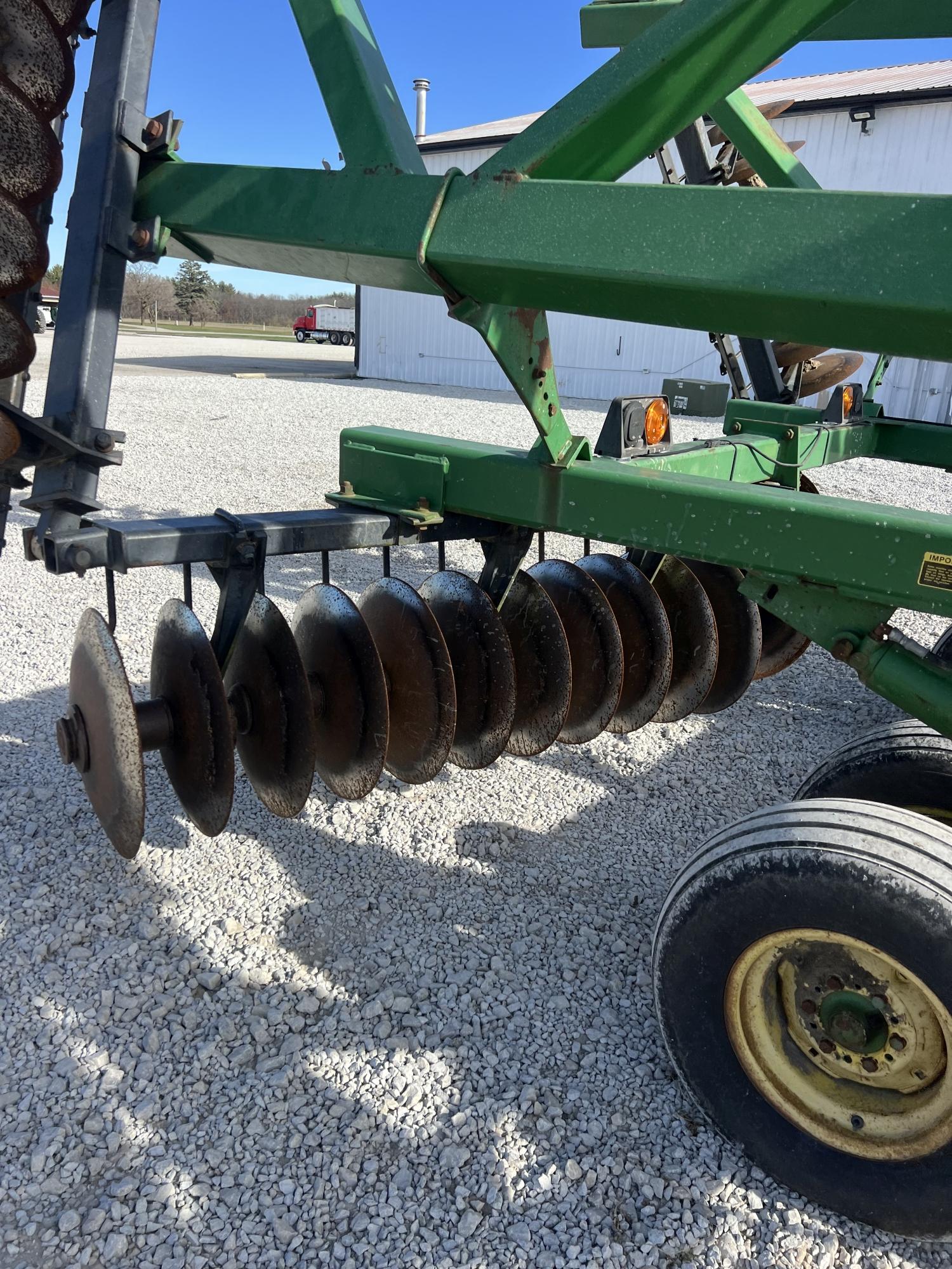 John Deere 630 Disk
