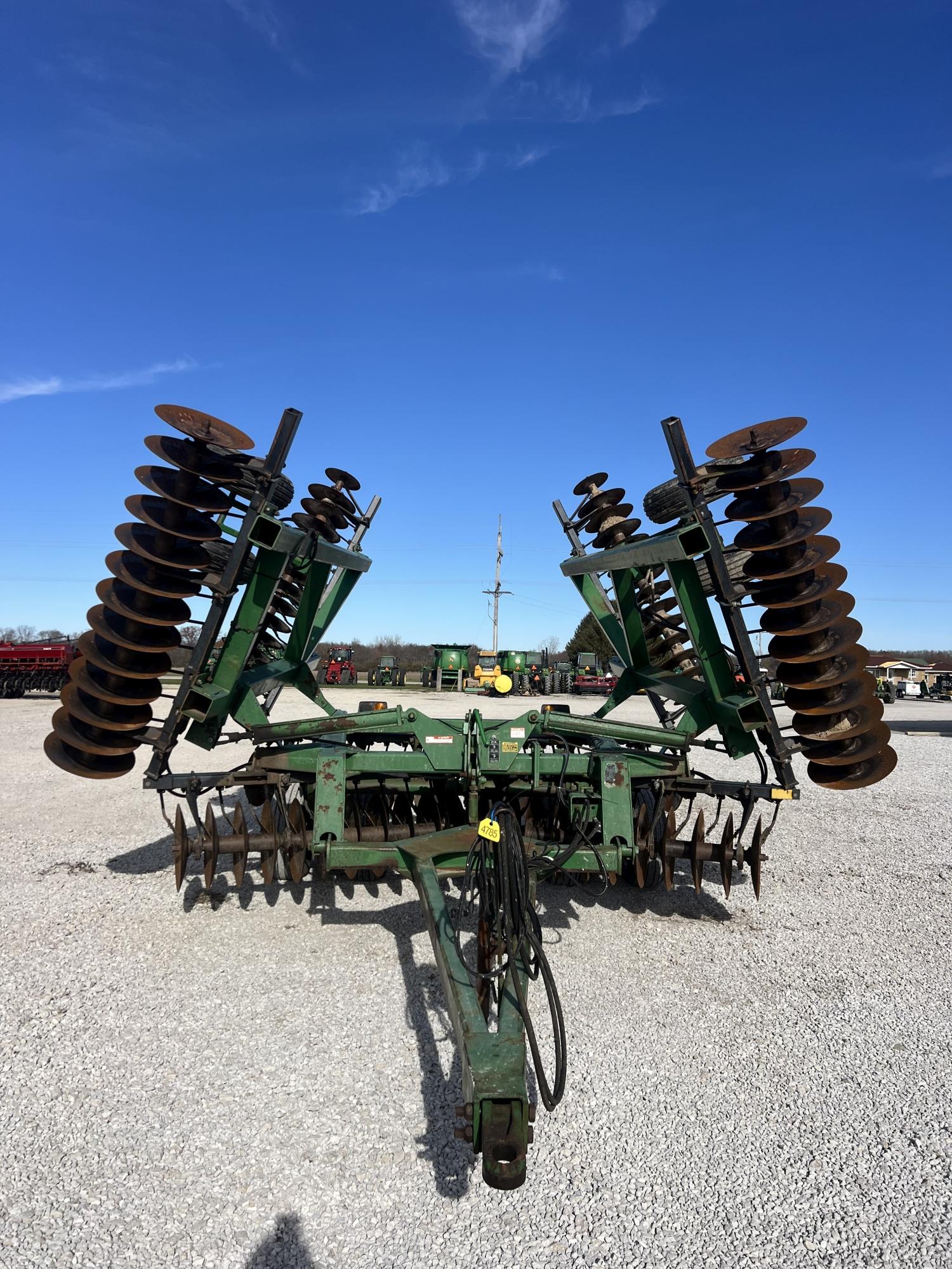 John Deere 630 Disk