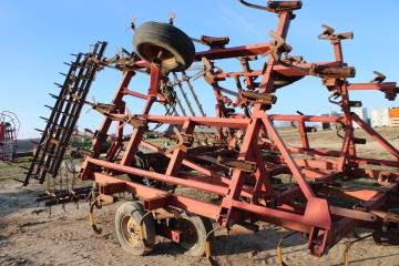 Case IH 4600 Field Cultivator