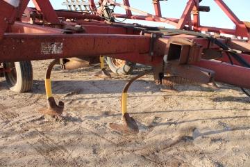 Case IH 4600 Field Cultivator