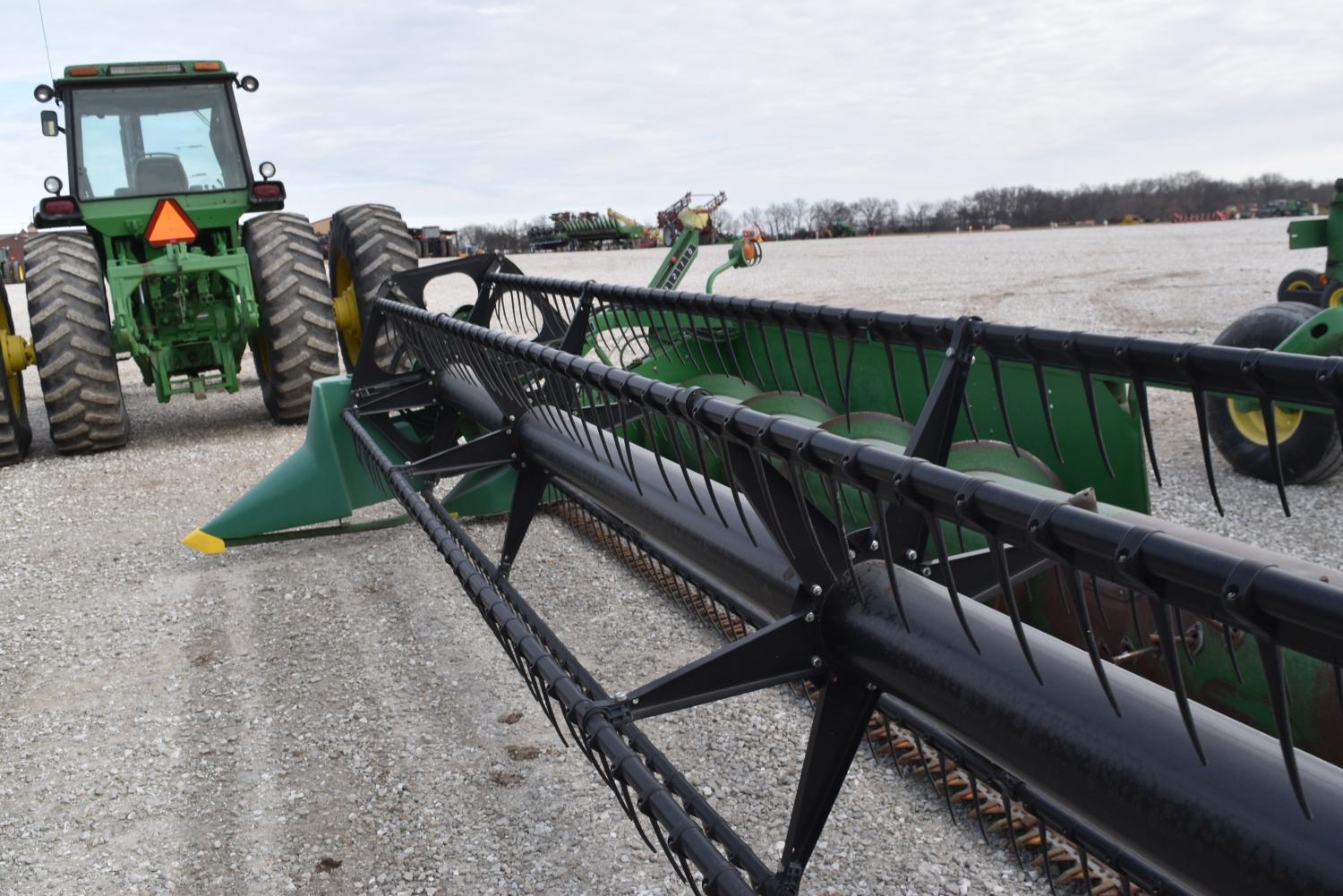 John Deere 925 Grain Platform