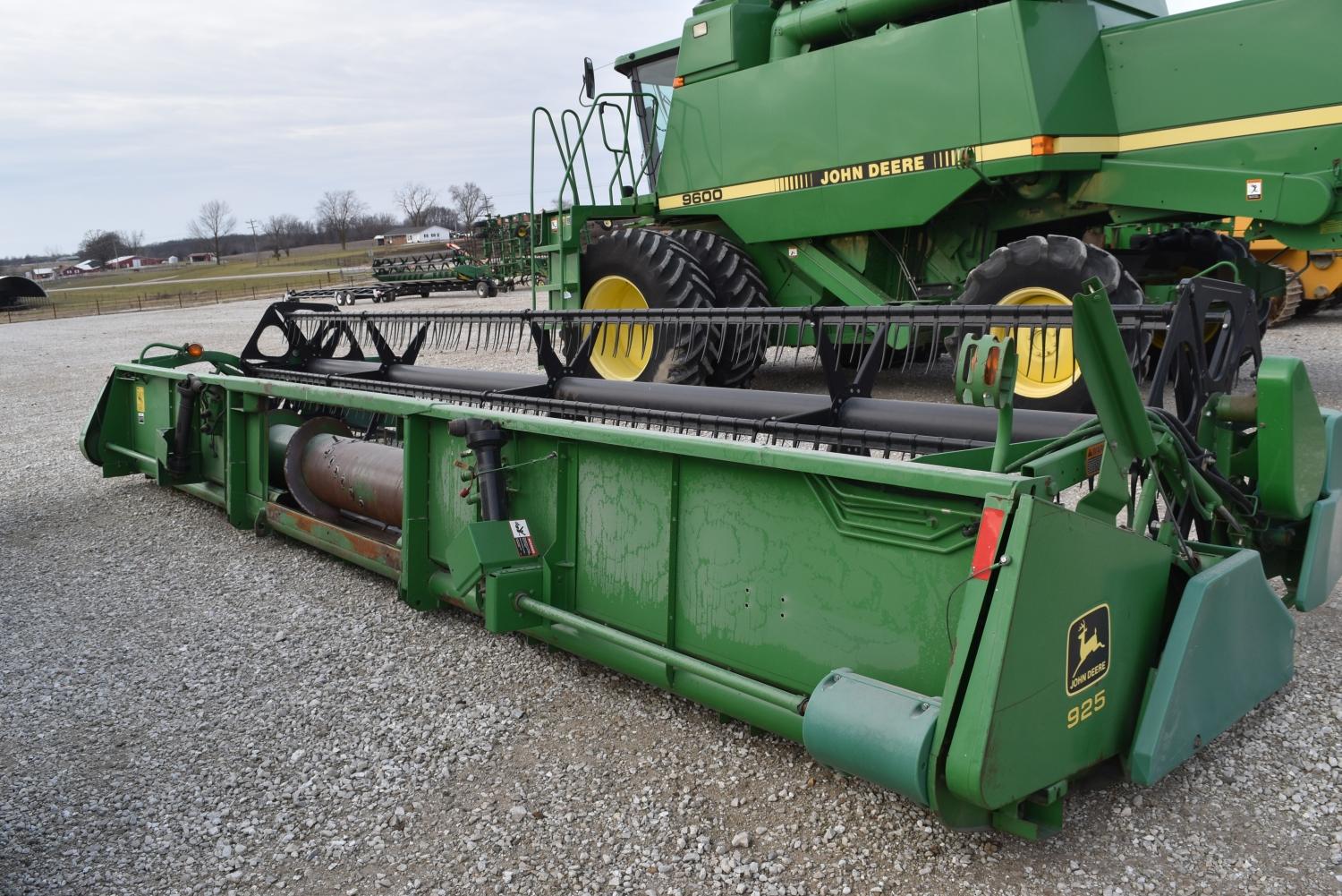 John Deere 925 Grain Platform
