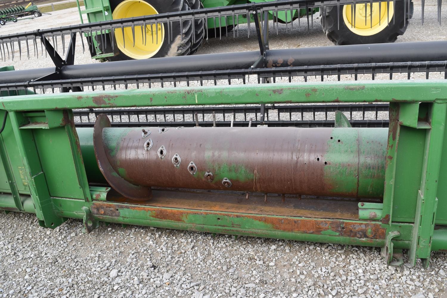 John Deere 925 Grain Platform