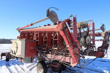 International 800 Cyclone Planter