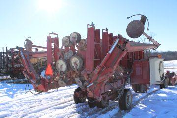 International 800 Cyclone Planter